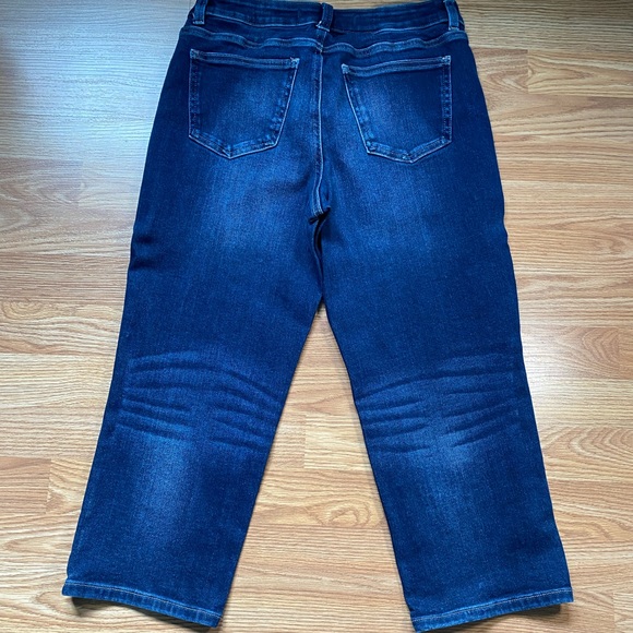 🌷3/$25🌷 Ladies cropped jeans - Picture 2 of 4